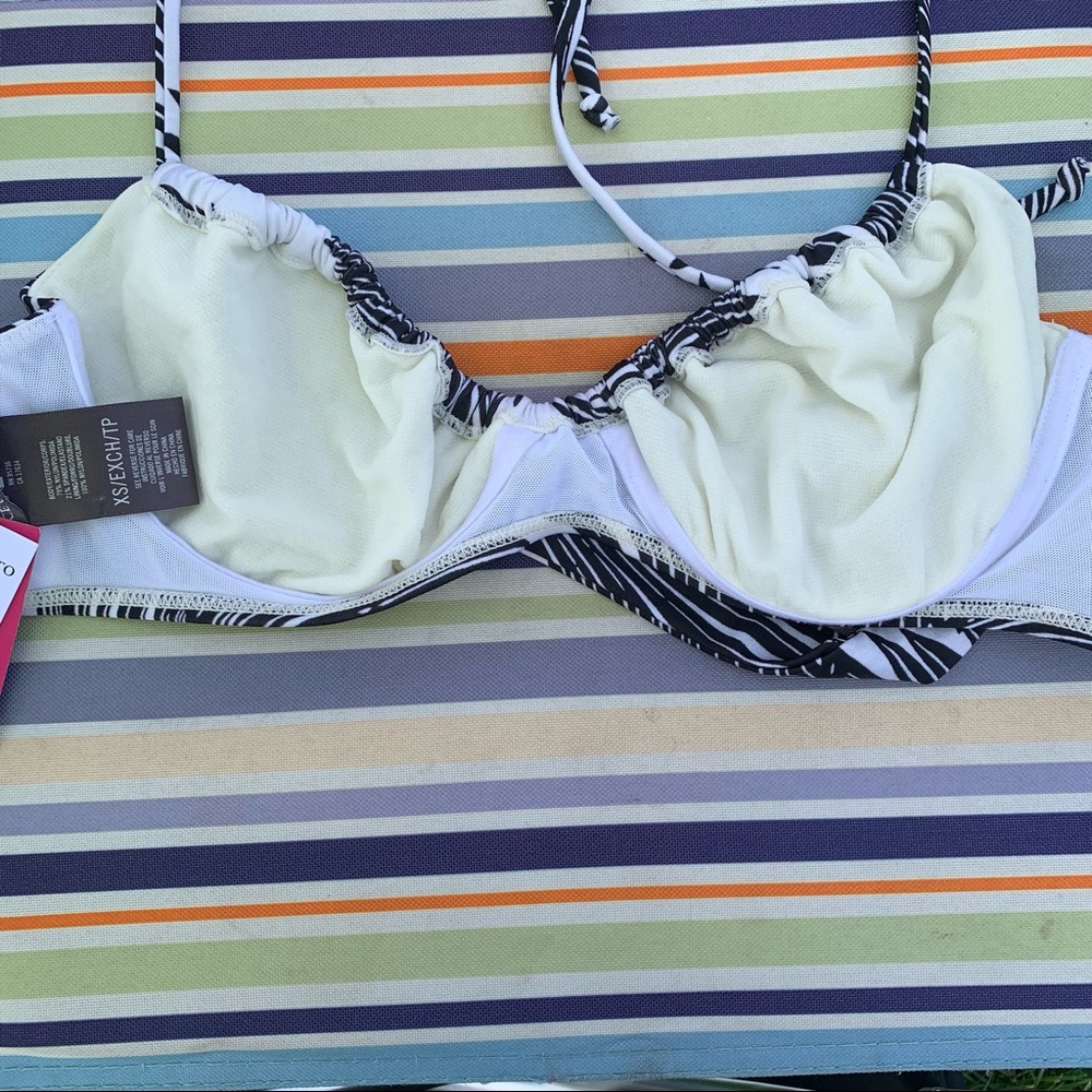 NWT Vince Camaro XS Swimsuit top - Picture 4 of 4